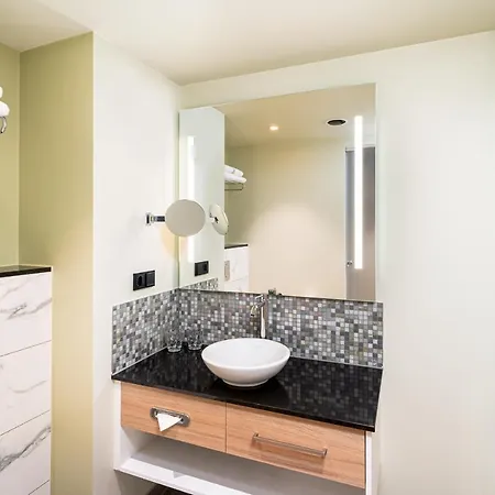 Leonardo Altona 4*