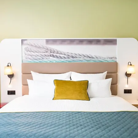 Leonardo Altona 4*