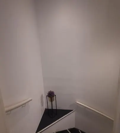 Apartment Center 8 *
