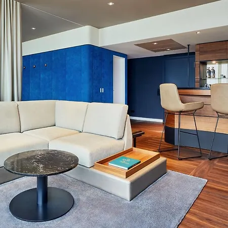 Le Meridien Hotel 5*