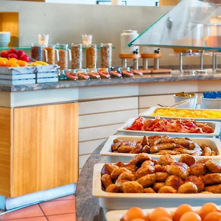 Hotel Leonardo Airport 4*