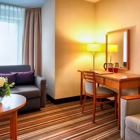 Hotel Leonardo Airport