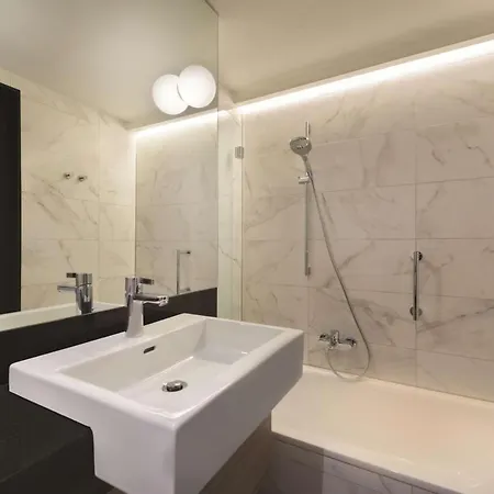 Hotel Adina Speicherstadt Amburgo