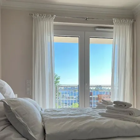 Apartament Cls Zentrale City-wohnung In Mit E-laden Und Tiefgarage, Klimaanlage, Wlan, Grosser Balkon, Blick Ueber Hamburg, Parkplatz, Cafe Im Haus, Bushaltestelle Direkt Gegenueber, Flex Check In *