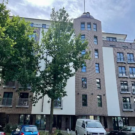 Cls Moderne City-wohnung Tiefgarage, Klimaanlage, 65 Zoll Smart-tv, E-laden, Balkon, Parken, Blick Ueber Hamburg, Cafe Im Haus, Bus Gegenueber, Flex Check In Hambourg