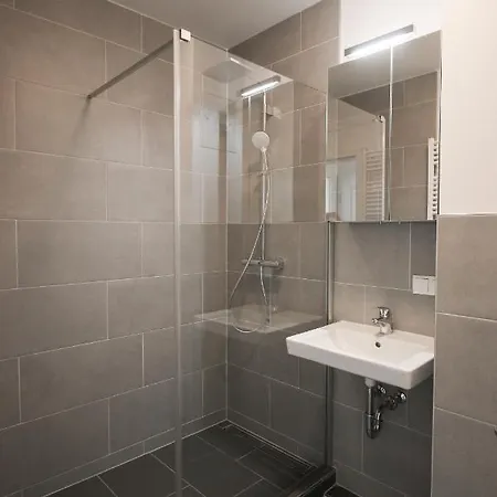 Zentrale Mit 3 Schlafzimmer Fuer Bis Zu 9 Personen Apartment *