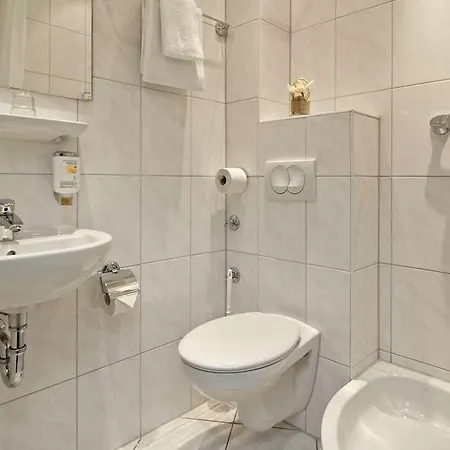 Continental Hauptbahnhof 3*