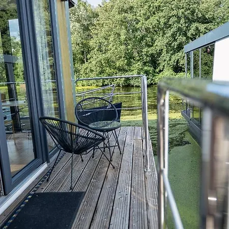 船屋 80qm Privates Hausboot In Hamburg-mitte *