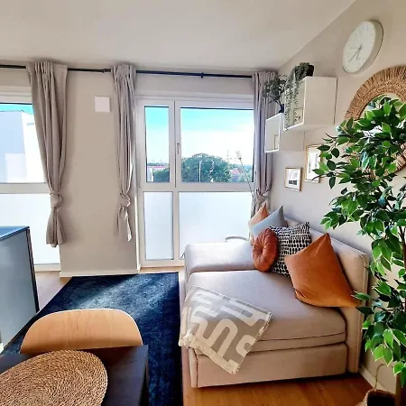 Urban Living - Floor Apartment *