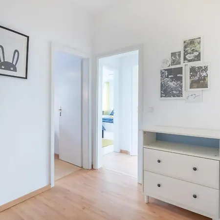 Apartment Beautiful 2 Bedroom Incl Parking *