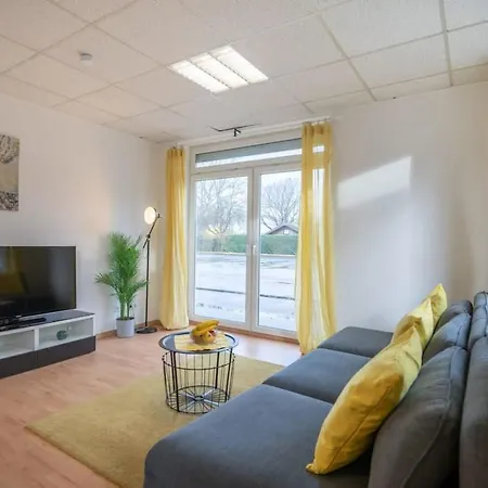 Beautiful 2 Bedroom Incl Parking Apartment *