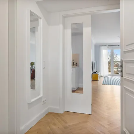Apartament Cls Zentrale City-wohnung In Mit E-laden Und Tiefgarage, Klimaanlage, Wlan, Grosser Balkon, Blick Ueber Hamburg, Parkplatz, Cafe Im Haus, Bushaltestelle Direkt Gegenueber, Flex Check In *
