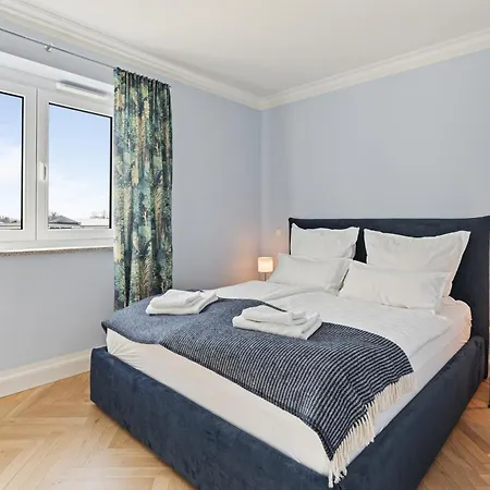 Cls Moderne City-wohnung Tiefgarage, Klimaanlage, 65 Zoll Smart-tv, E-laden, Balkon, Parken, Blick Ueber Hamburg, Cafe Im Haus, Bus Gegenueber, Flex Check In Appartement Hambourg
