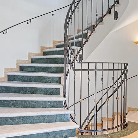 Apartament Cls Moderne City-wohnung Tiefgarage, Klimaanlage, 65 Zoll Smart-tv, E-laden, Balkon, Parken, Blick Ueber Hamburg, Cafe Im Haus, Bus Gegenueber, Flex Check In *