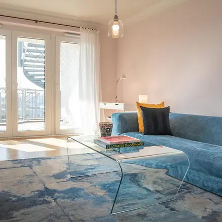 Apartament Cls Moderne City-wohnung Tiefgarage, Klimaanlage, 65 Zoll Smart-tv, E-laden, Balkon, Parken, Blick Ueber Hamburg, Cafe Im Haus, Bus Gegenueber, Flex Check In Hamburg