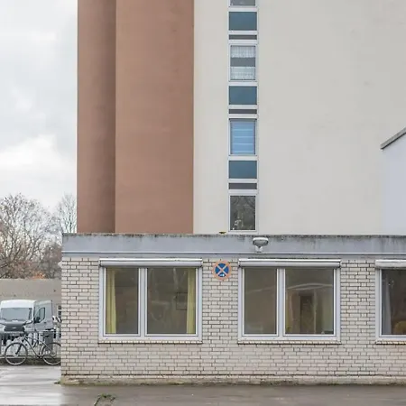 Beautiful 2 Bedroom Incl Parking *