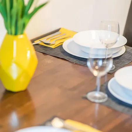 Beautiful 2 Bedroom Incl Parking