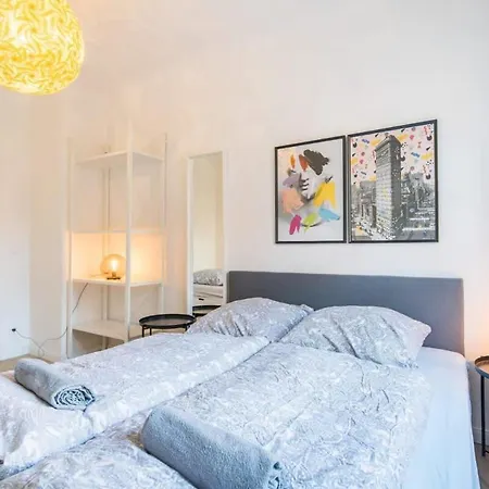 Spacious Two Br Close To Stadtpark And Street Parking Hamburg