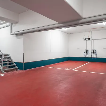 Cls Zentrale City-wohnung In Mit E-laden Und Tiefgarage, Klimaanlage, Wlan, Grosser Balkon, Blick Ueber Hamburg, Parkplatz, Cafe Im Haus, Bushaltestelle Direkt Gegenueber, Flex Check In Apartament