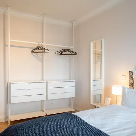 Cls Zentrale City-wohnung In Mit E-laden Und Tiefgarage, Klimaanlage, Wlan, Grosser Balkon, Blick Ueber Hamburg, Parkplatz, Cafe Im Haus, Bushaltestelle Direkt Gegenueber, Flex Check In Apartament Hamburg