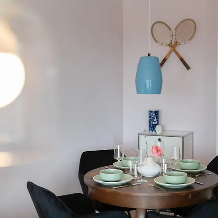 Cls Moderne City-wohnung Tiefgarage, Klimaanlage, 65 Zoll Smart-tv, E-laden, Balkon, Parken, Blick Ueber Hamburg, Cafe Im Haus, Bus Gegenueber, Flex Check In Appartement *