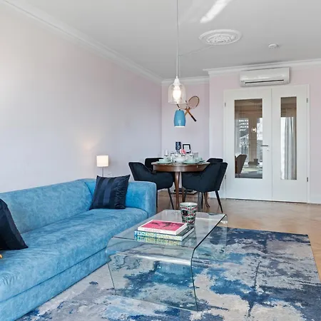Appartement Cls Moderne City-wohnung Tiefgarage, Klimaanlage, 65 Zoll Smart-tv, E-laden, Balkon, Parken, Blick Ueber Hamburg, Cafe Im Haus, Bus Gegenueber, Flex Check In