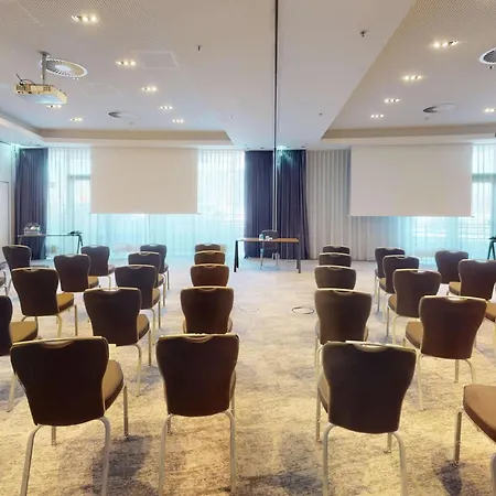 Radisson Blu Hotel, Airport Hotel 4*