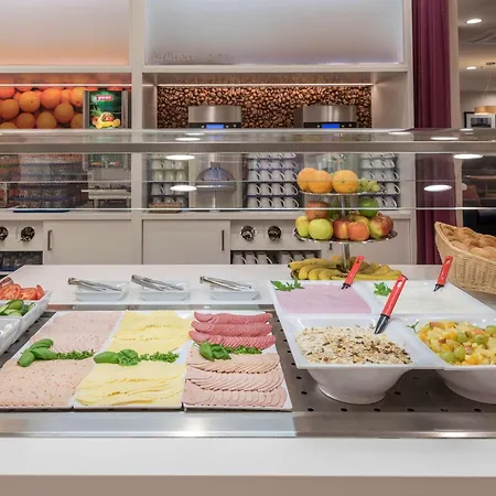 Hotel Hampton By Hilton Centre 3*