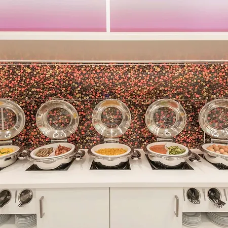 Hotel Hampton By Hilton Centre 3*