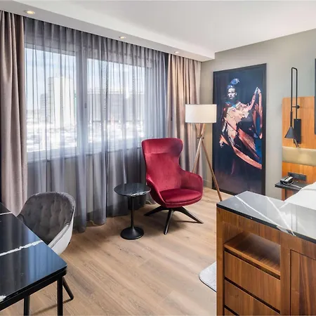 Radisson Blu Hotel, Airport 4*