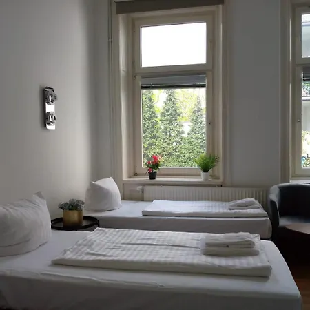 Apartment Center 8 *