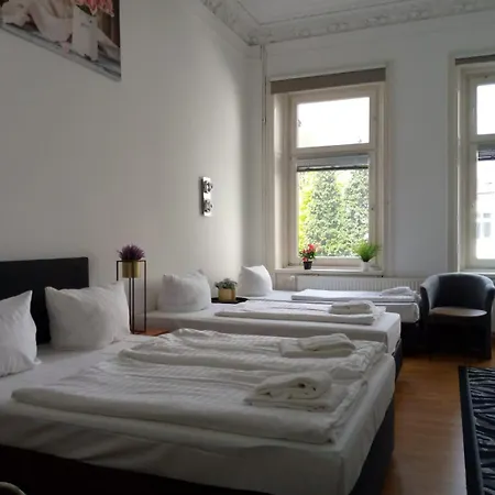 Apartment Center 8 *