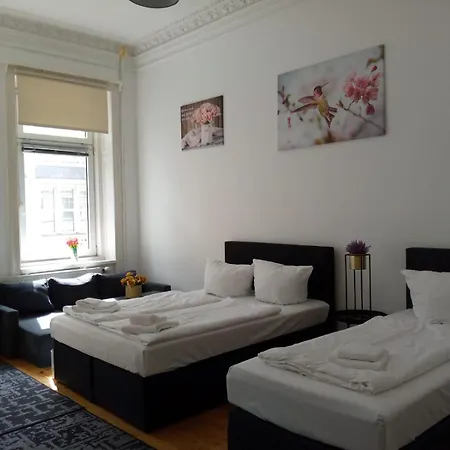 Apartment Center 8 *