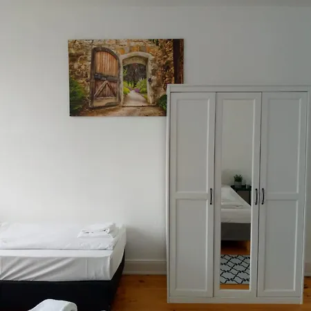 Apartment Center 8 *