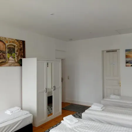 Apartment Center 8 *