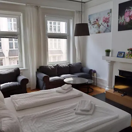 Apartment Center 8 *