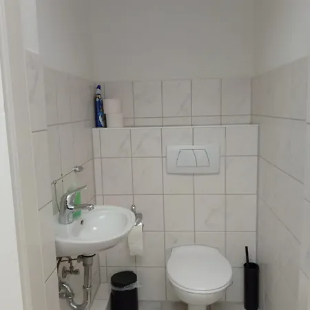 Apartment Center 8 *