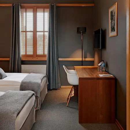 Otel Yoho - The Young Hamburg