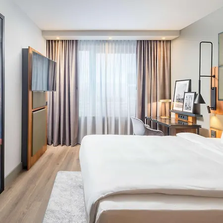 Hotel Radisson Blu Hotel, Airport 4*