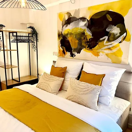 Stylisches 2-zimmer Ambient In Alsternaehe Mit Kingsize-bett & Schlafsofa