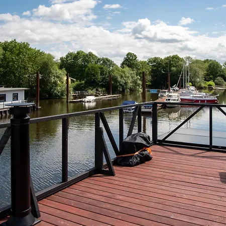 Tiny-hausboot Likedeeler Mit Dachterasse Und Kamin Botel *