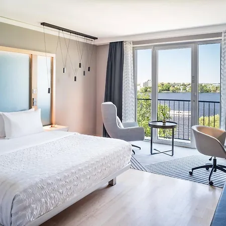 Le Meridien Hotel 5*