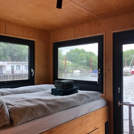 Tiny-hausboot Likedeeler Mit Dachterasse Und Kamin Hamburg