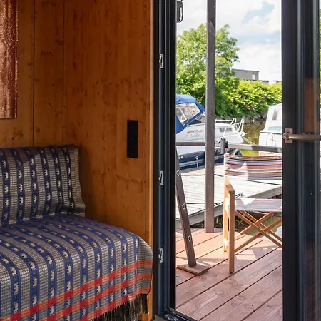 Tiny-hausboot Likedeeler Mit Dachterasse Und Kamin Hamburg