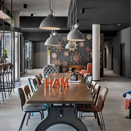 Moxy Altona