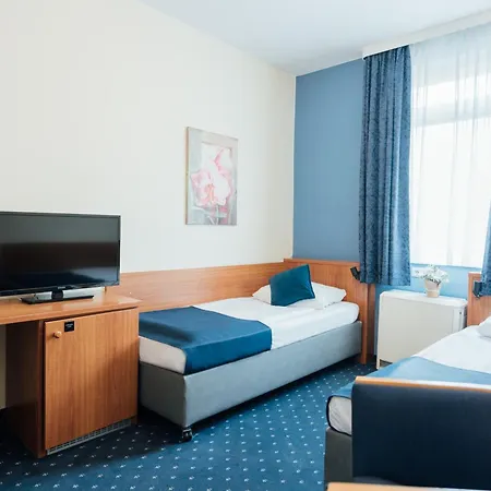 Hotel Centrum Commerz Am Bahnhof Altona 2*