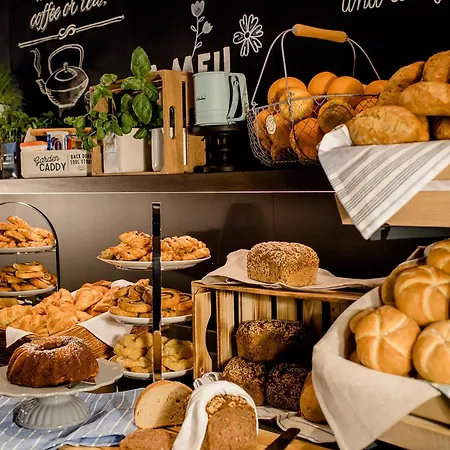 One Hamburg-altona Hotel 3*