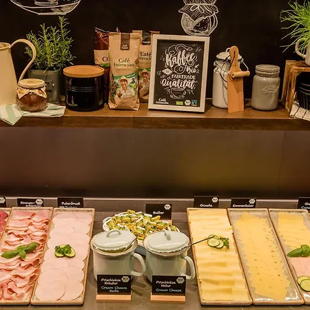 One Hamburg-altona Hotel 3*