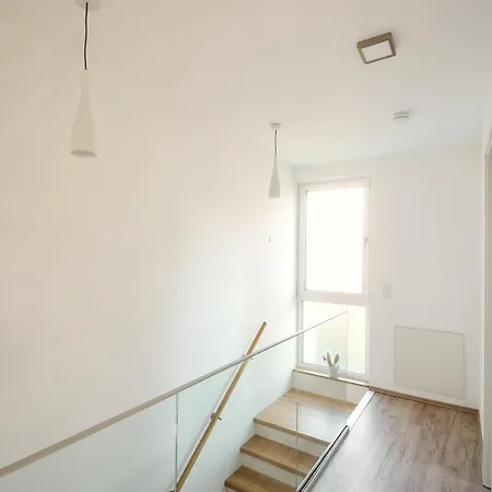 Zimmer U-bahn Trabrennbahn Homestay *