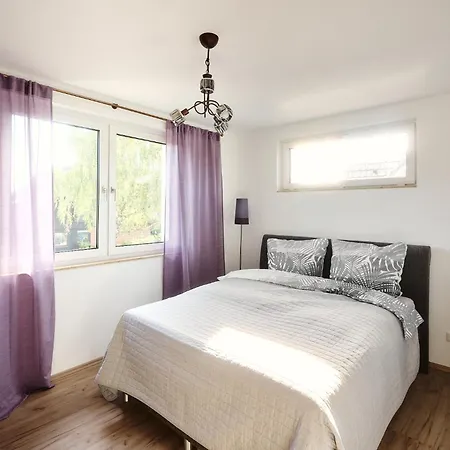 Zimmer U-bahn Trabrennbahn Homestay *